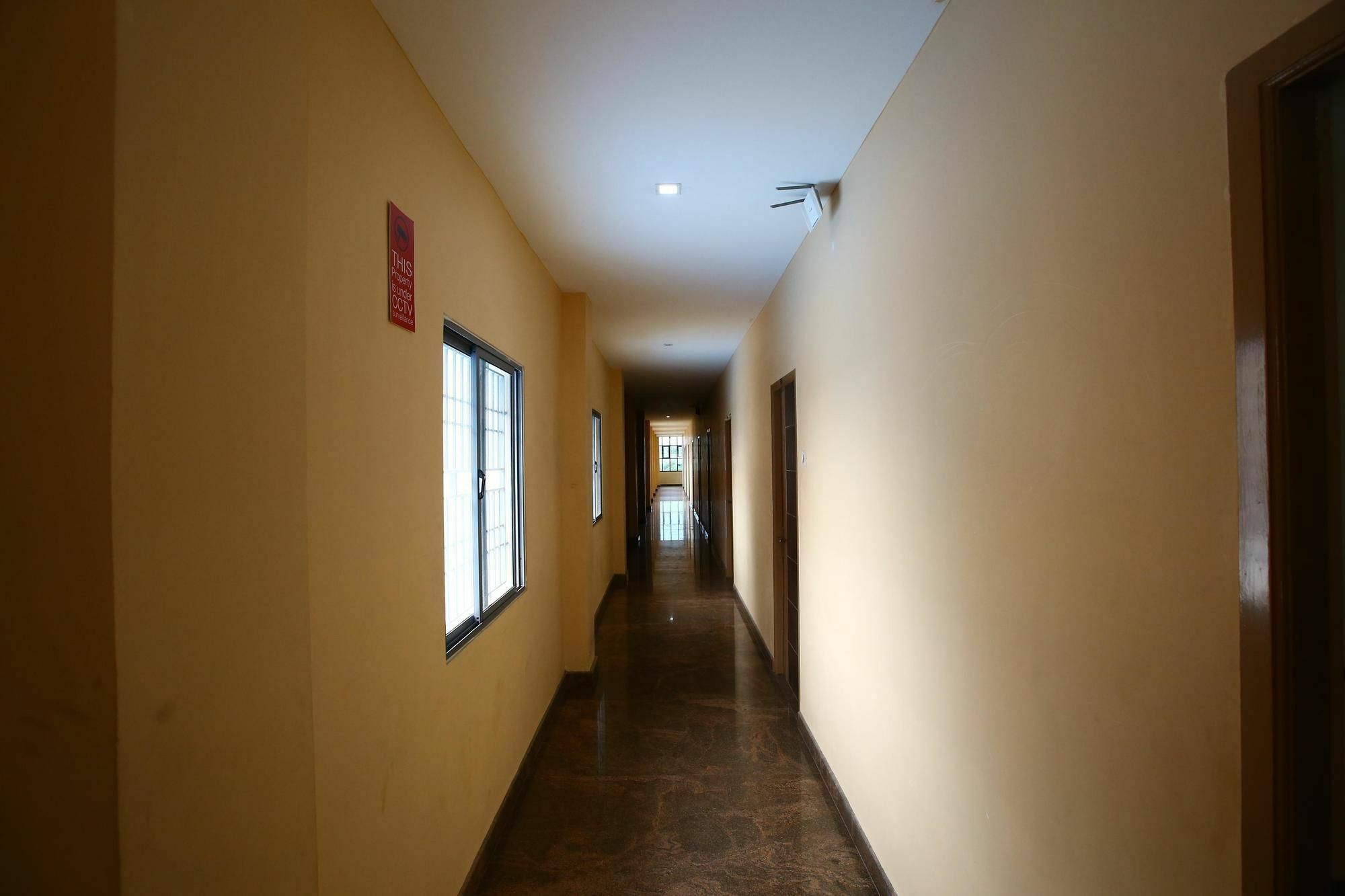 O Raaj Residency Lodge *